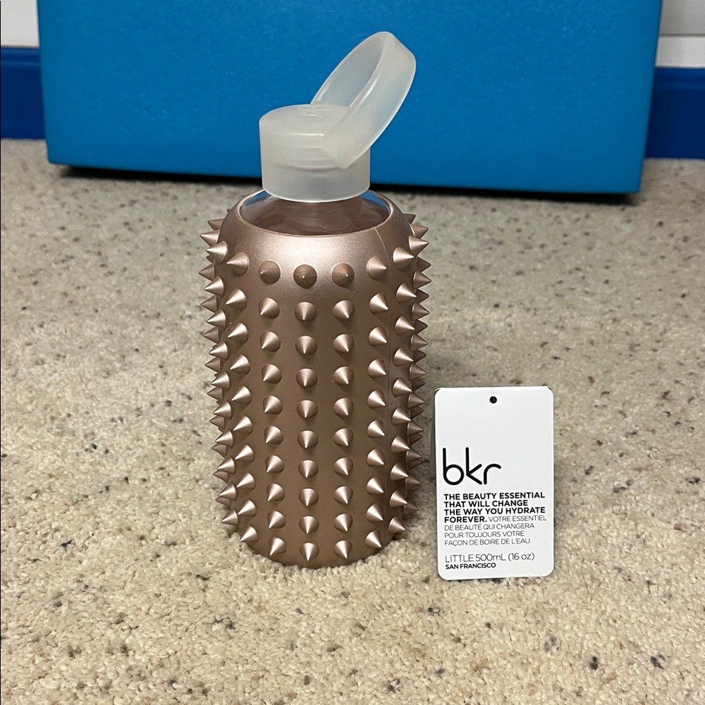 bkr Spiked Little 500 ml (16 oz) glass water bottle in Bubbly